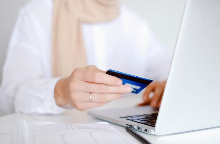 Zachowaj bezpieczeństwo i oszczędzaj pieniądze podczas zakupów online